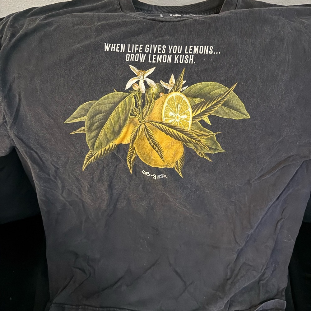 LrG life gives you lemons XL tee